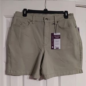 NWT Gloria Vanderbilt Amanda Jean Shorts Size 10 Frosted Glass